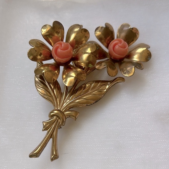 Vintage Gold Floral Brooch with Coral Accents - Picture 1 of 3